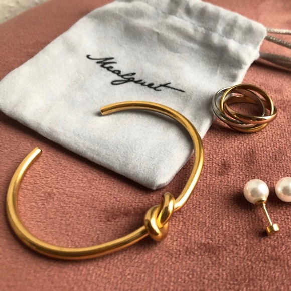 NEW | Gold Love Knot Minimalist Bangle Bracelet - Picture 7 of 7